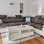 Apartman Kasandra - Ruhe & Eleganz In Buje, Istrien Kaštel