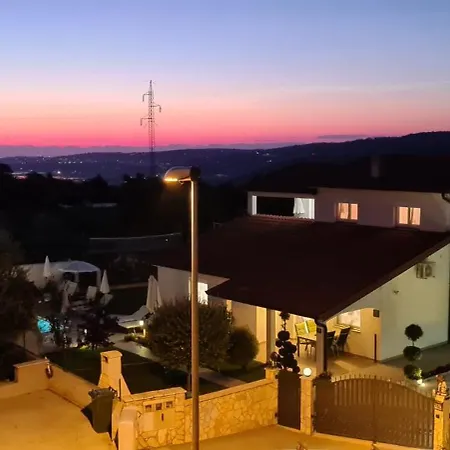 Kasandra - Ruhe & Eleganz In Buje, Istrien Kastel