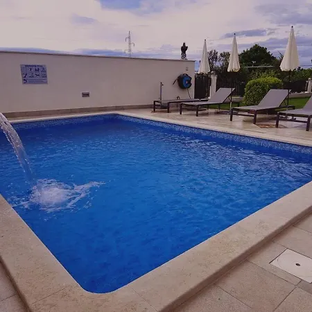 Kasandra - Ruhe & Eleganz In Buje, Istrien Апартаменты