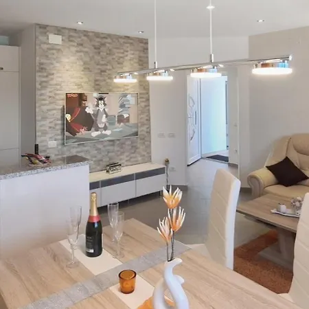 Lägenhet Kasandra - Ruhe&eleganz In Buje, Istrien Kaštel
