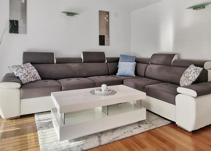 Apartment Kasandra - Ruhe & Eleganz In Buje, Istrien Kastel