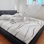 Kasandra - Ruhe & Eleganz In Buje, Istrien Appartement *