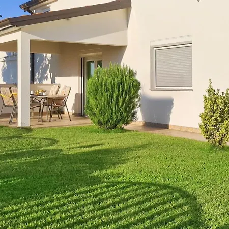 Appartement Kasandra - Ruhe & Eleganz In Buje, Istrien Kaštel