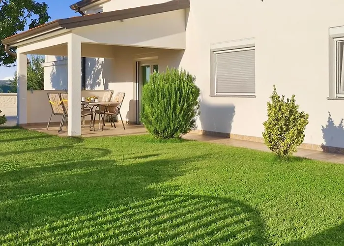 Apartman Kasandra - Ruhe & Eleganz In Buje, Istrien Kastel