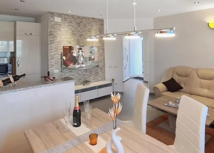 Apartamento Kasandra - Ruhe & Eleganz In Buje, Istrien Kaštel